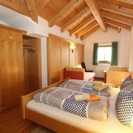 بيت للعطل Spacious In L Ngenfeld With Sauna هوبين